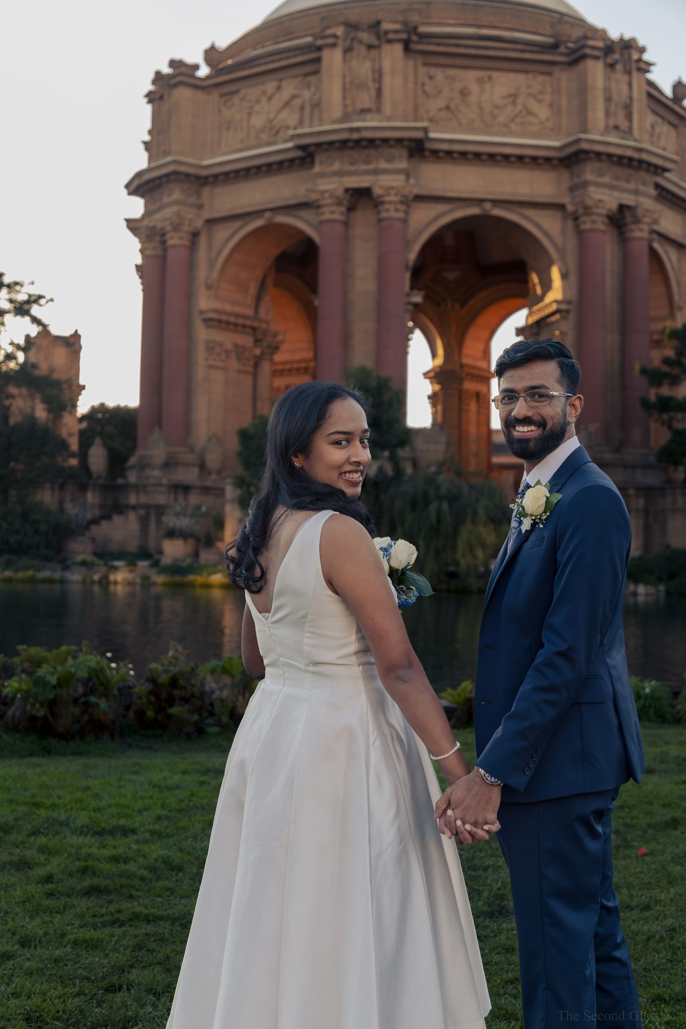 Couple at the Palace rotunda